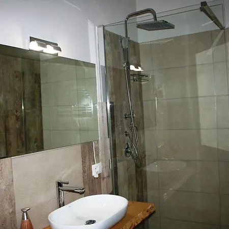 לינה וארוחת בוקר Sorahnia - Design House 4*